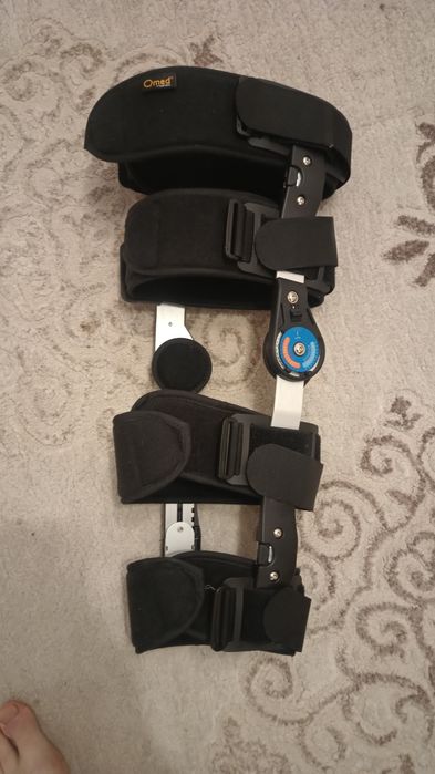 Vând orteza de genunchi folosita 3 săptămâni.