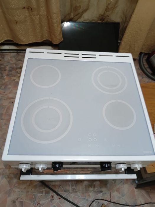 Продам стеклокерамическую плиту Gorenje