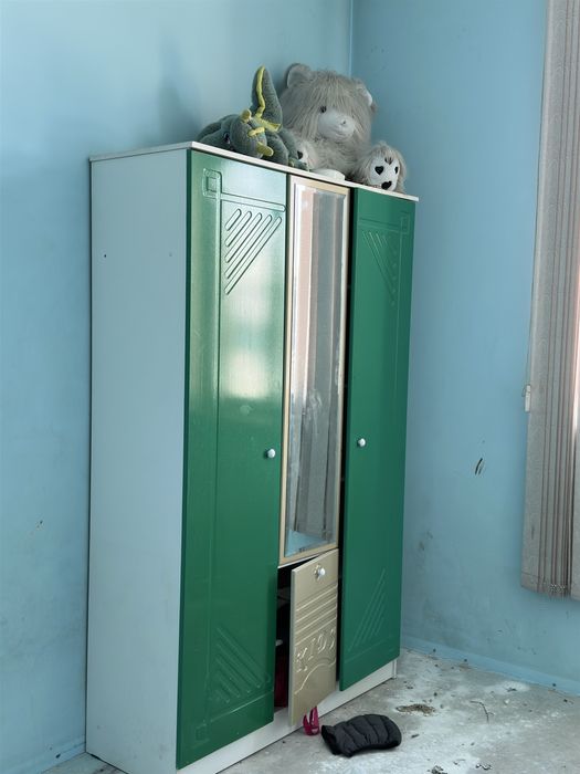 Mebel spalni kravat shkaf