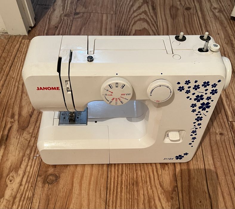 Швейная машина от Janome