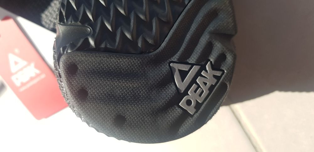 Pantofi sport PEAK noi nr 40-41 ( adidasi)