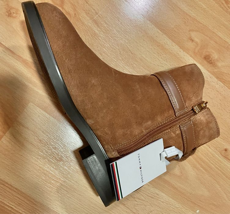 Cizme Tommy Hilfiger noi cu eticheta