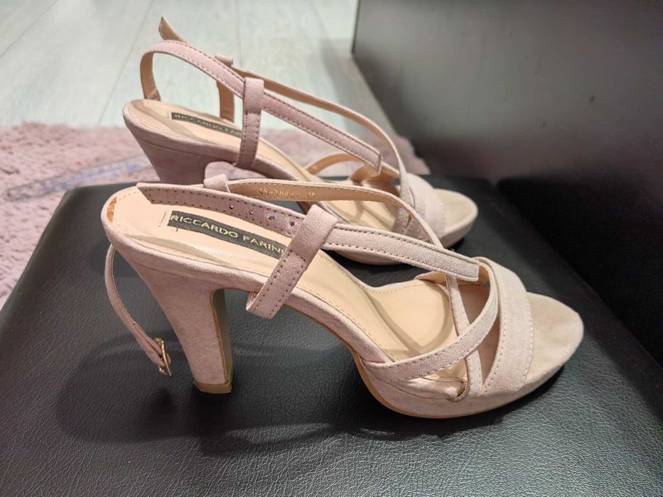 Сандали на ток цвят Пудра