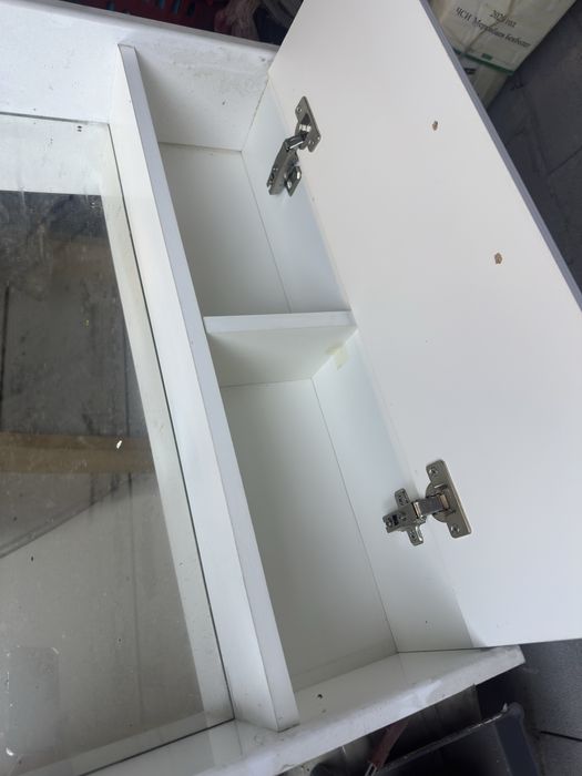 Подвесной шкаф для ванной