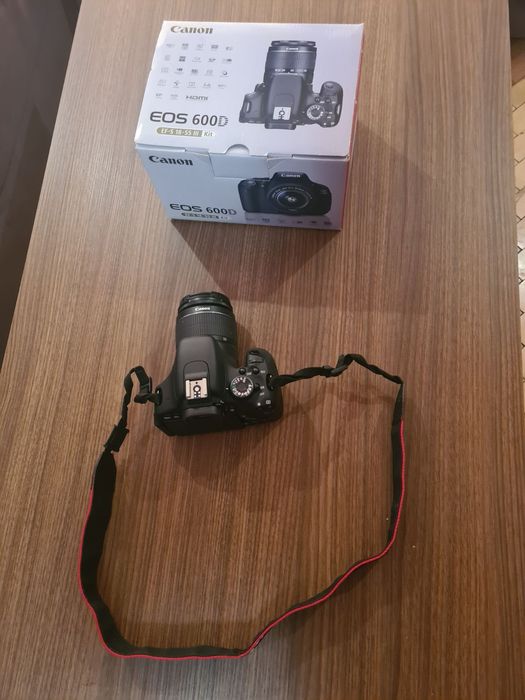 Canon EOS 600D + EF-S 18-55mm III + Case Logic + Пълен комплект