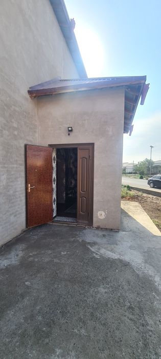 Урган ш. (Спутник) Навруз махалласида, йул буйида жойлашган турар жой