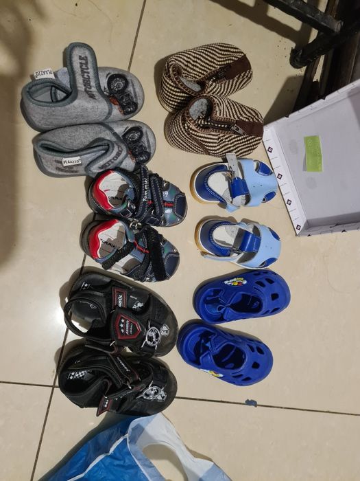 Отдам детскую обувь