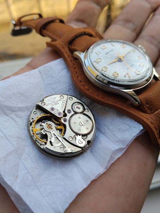 Механические часы Волна.