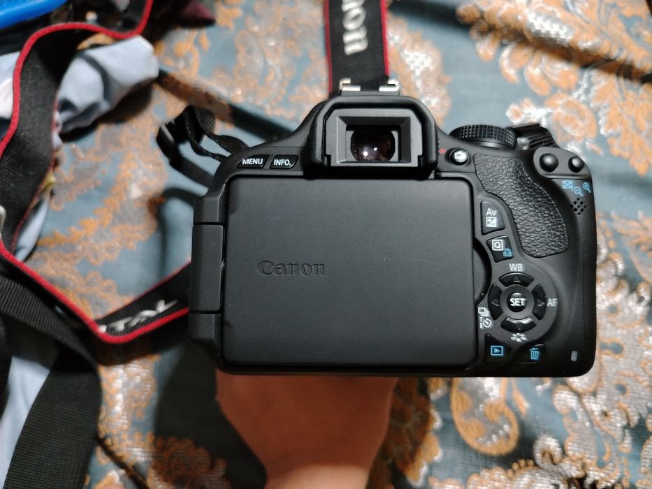 Фотоаппарат CANON EOS 600D