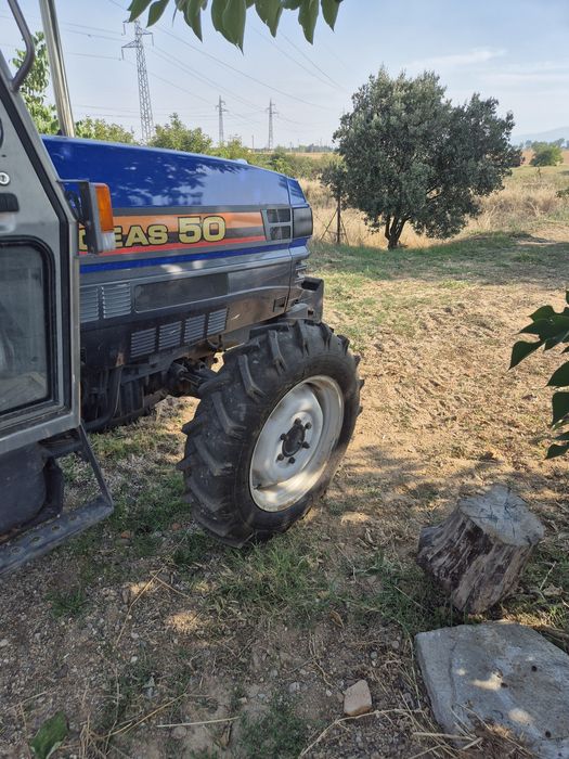 Продавам Трактор ИСЕКИ 48кс 2005 4х4 16 скорости бързи и бавни климати