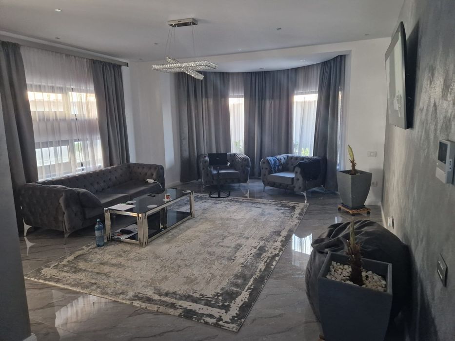 Vand casa P+1 zona Spitalul Judetean