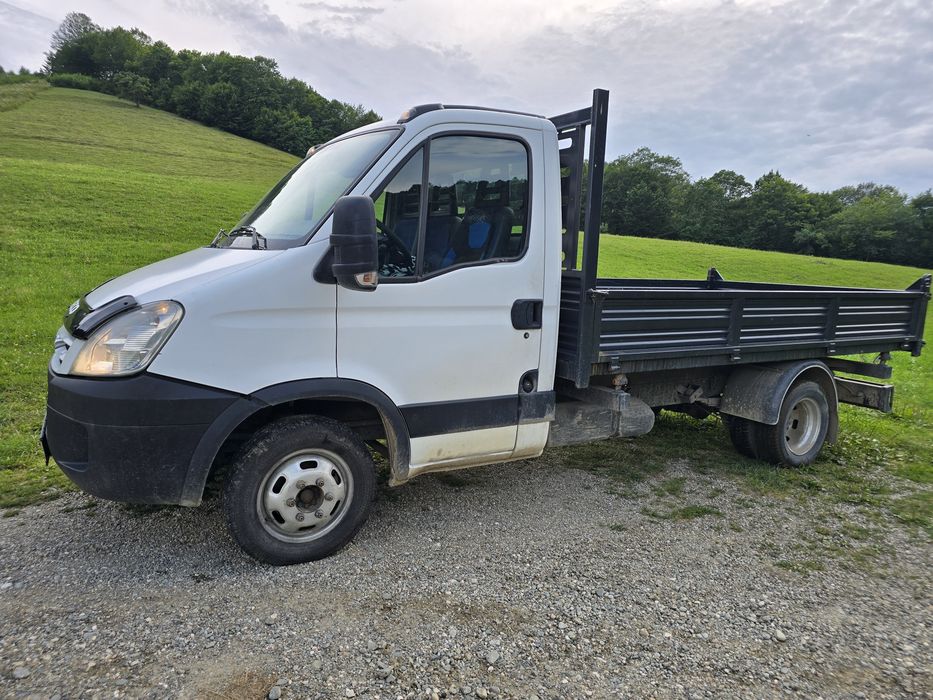 Iveco Daily 150. CP. 3.5 T . Basculabila 3 părți. *Înmatriculată *