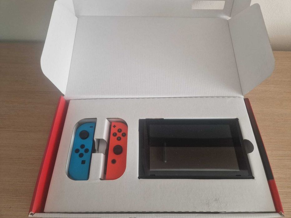 Consolă de joc Nintendo Switch completă, cutie originală, fără stick drift, stare foarte bună