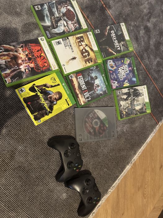 Xbox One X + 2 оригинальных геймпада + 8 игр