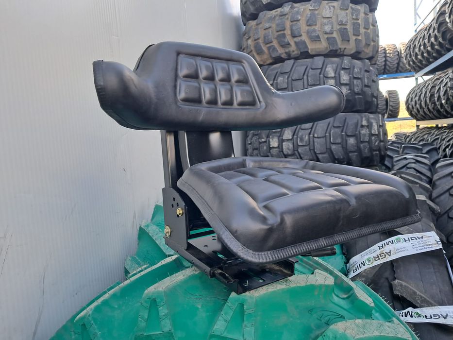 Scaun negru nou pentru tractor U-445;U-650 cu reglaj triplu si amortizor