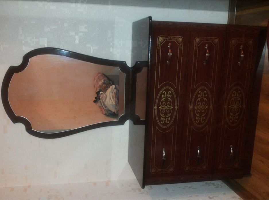 Спальный гарнитур