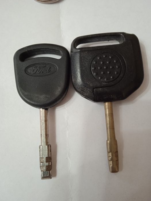 Продам авто ключи от Форда