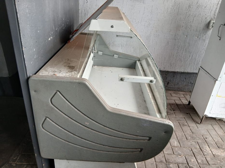 Витринный холодильник