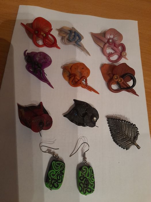 Обици,брошки.плакат на Азиз