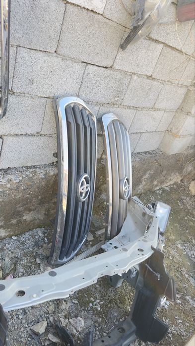 Продам решотку радиатора Крузака 200 оригинал