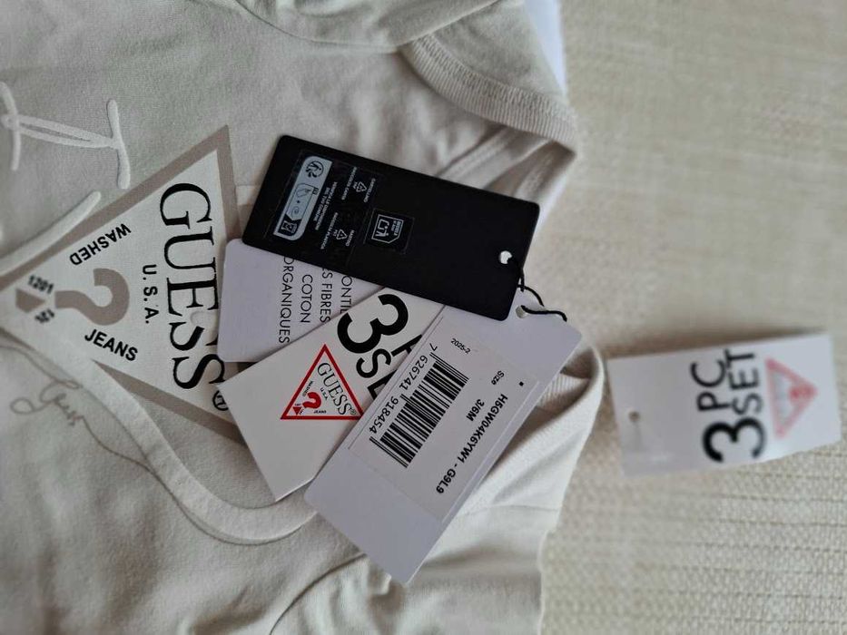 Нов бебешки комплект от 3 части Guess , 3-6 м
