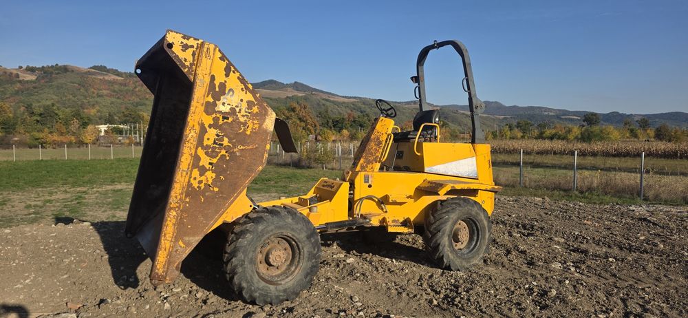 DUMPER thwaites 5 tone an 2002 .
