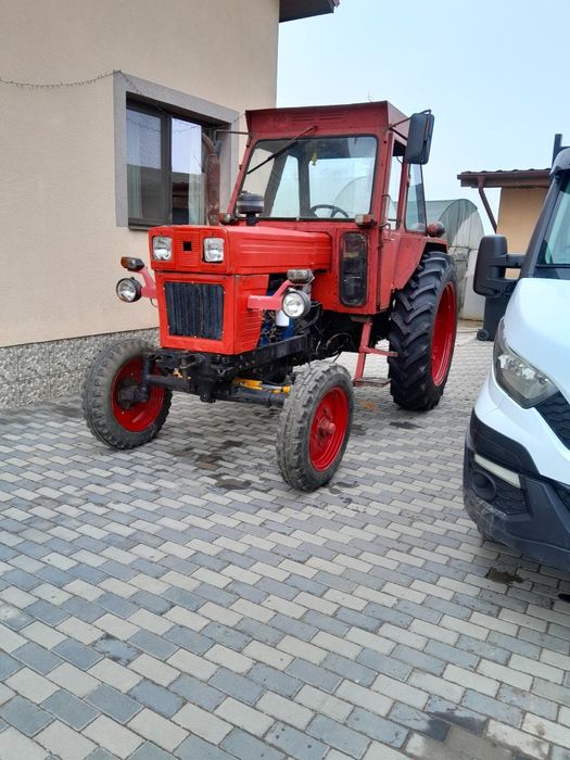 Vând tractor u650 an fabricație 1993 cauciucuri noi