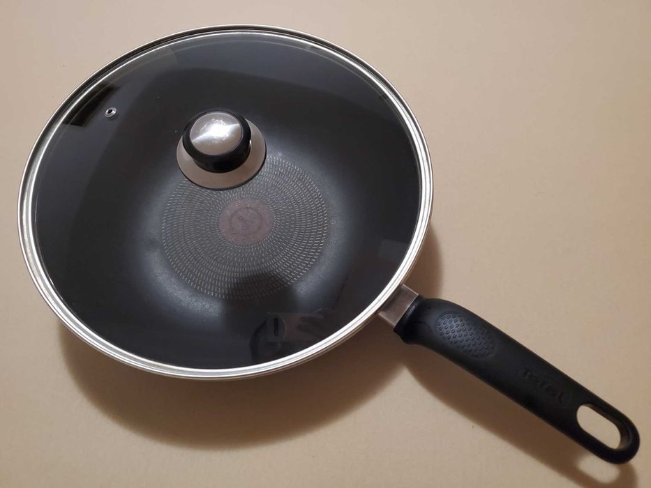 Tigaie wok Tefal Ø 29.5 x 8 cm + capac sticlă Ø 27.5 cm