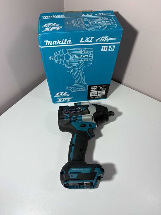 MAKITA DTW700Z Masina de insurubat cu impact Li-Ion, 18V, 700Nm