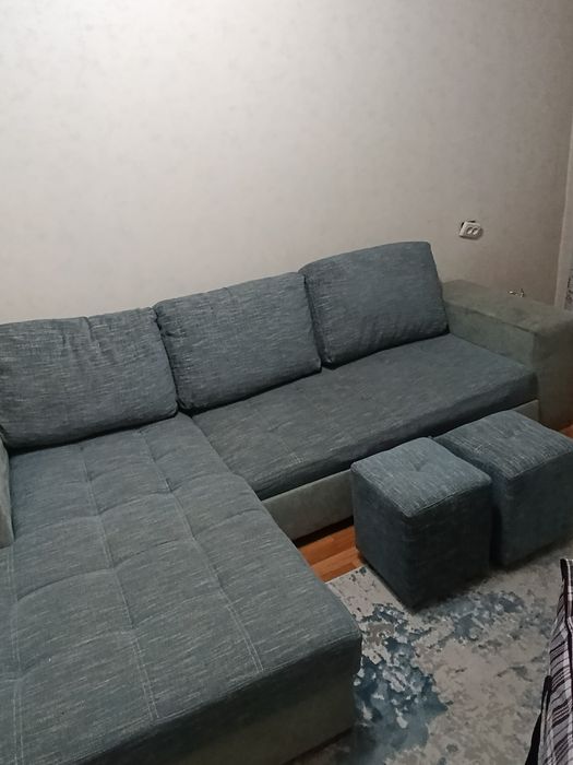 Продаю диван с пуфиками
