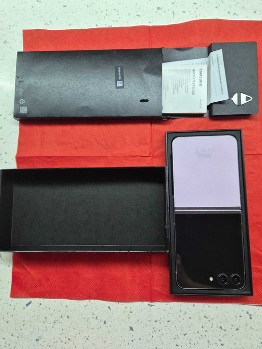 Телефон Samsung Flip 5