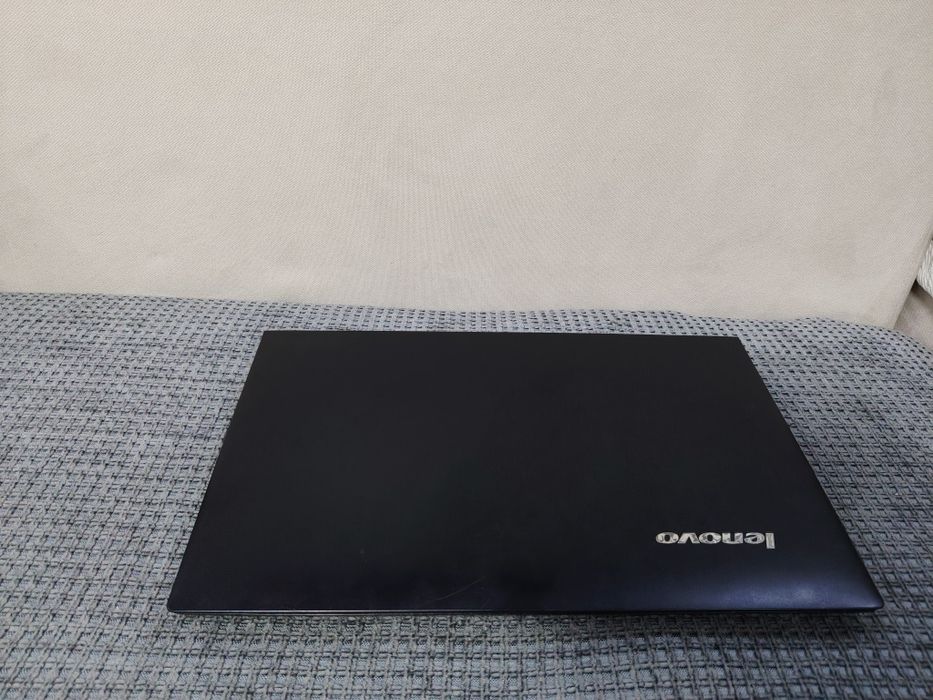 Ноутбук Lenovo 
в комплекте