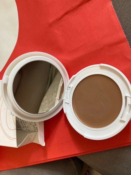 Минерална крем - пудра Аvene, G. Armani