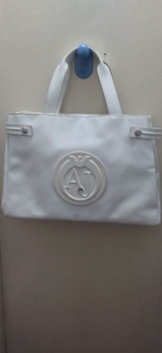 продам белую сумку Армани оригинал