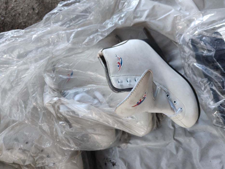 Коньки фигурные распродажа