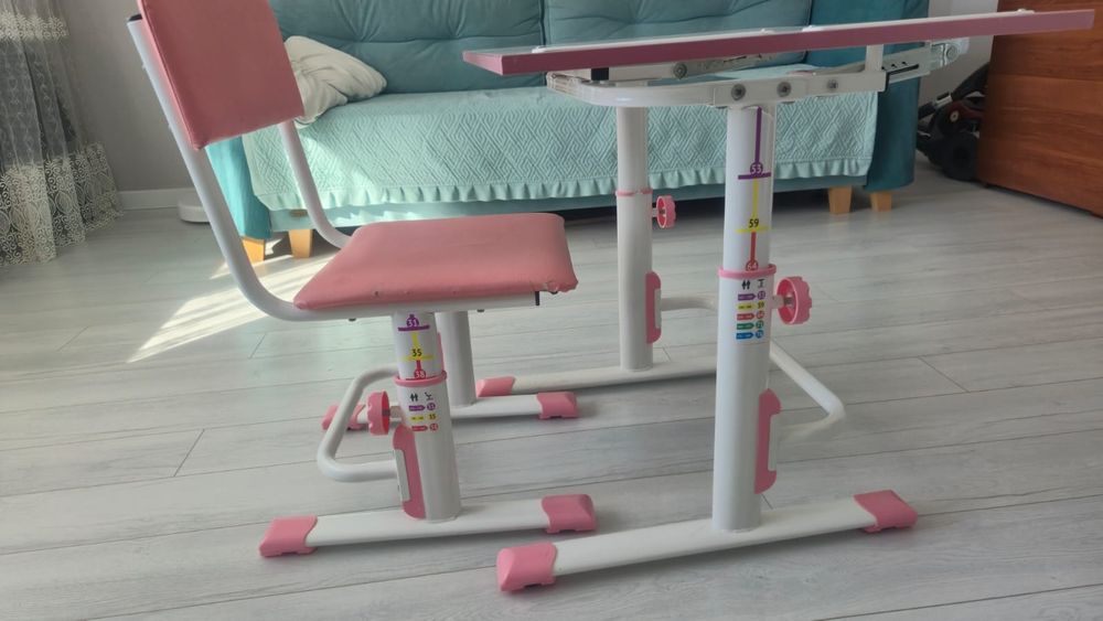 Продам растущий стол и стул для школьника