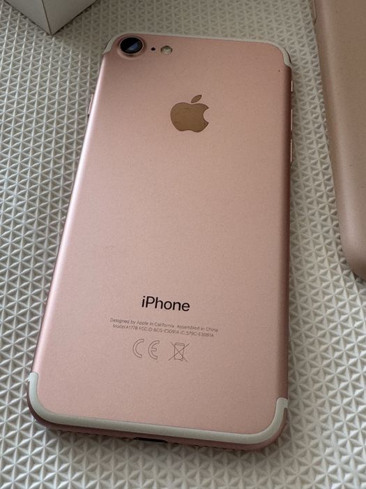 Apple iphone 7  + кейс