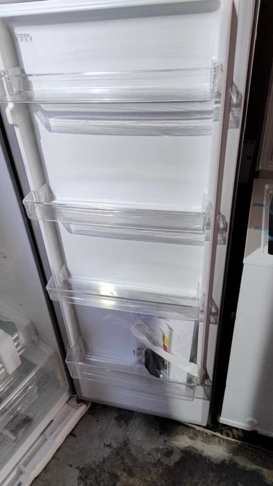 Чисто нов Иноксов Хладилник-Oхладител 143.4 см Bomann 242 литра