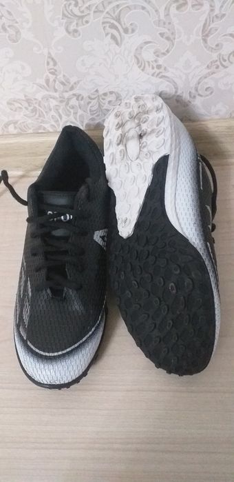 бутсы   без   шипов  39 размер