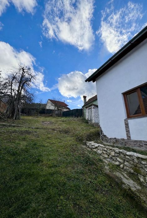 Casă cu 4 camere+teren 569mp, Săcele Cernatu, 200m de primărie centru