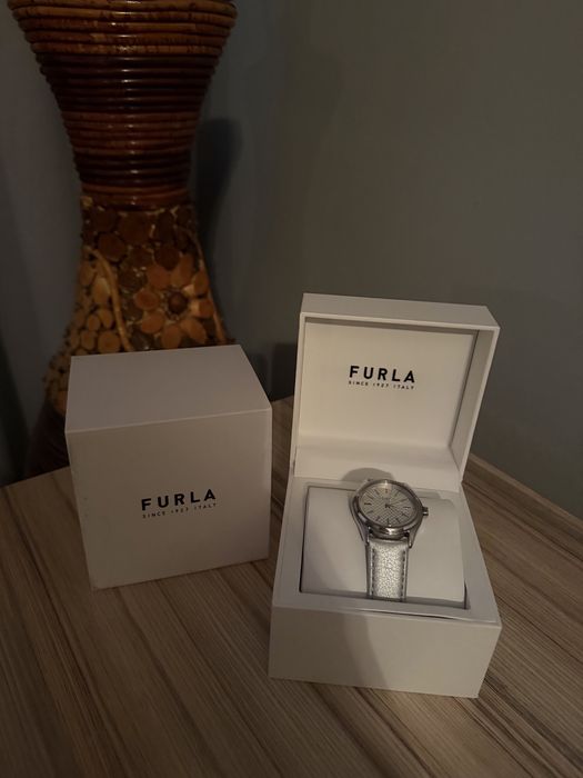 Дамски часовник Furla в сребристо с каишка от естествена кожа
