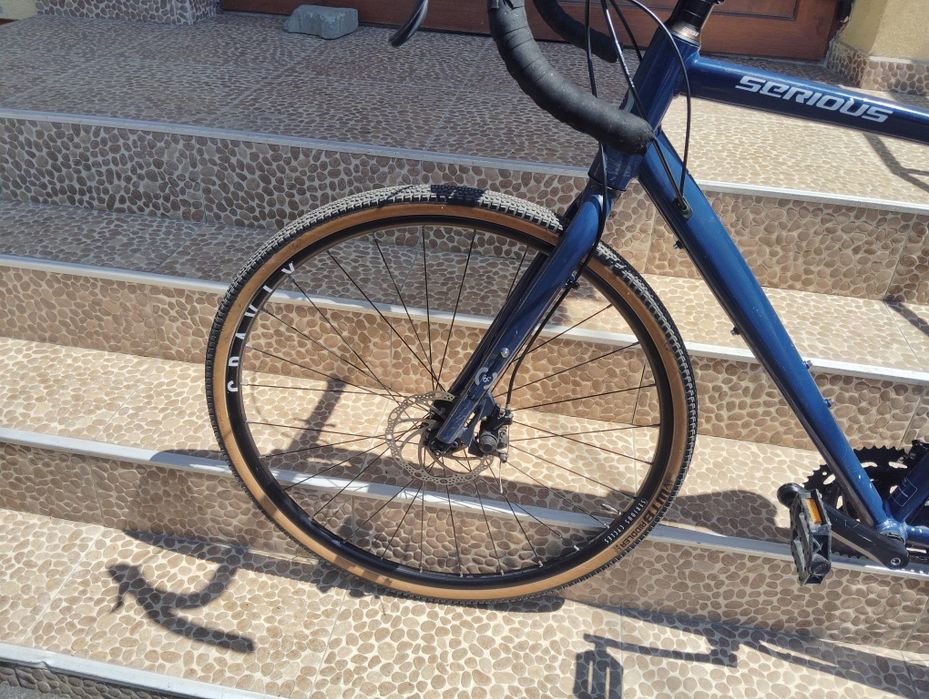 Vând bicicletă Gravel Serious Gravix One
Cadru aluminiu marime 58 cm
Furca aluminiu