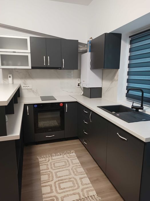 Studio de închiriat, bloc nou, parcare privată