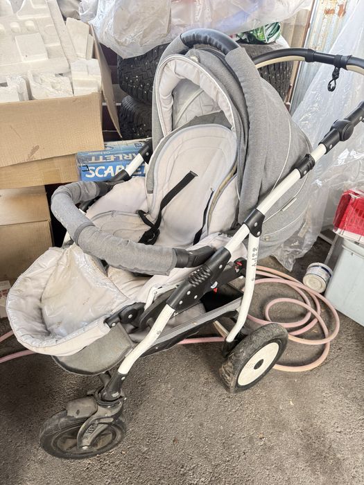 Коляска детская с люлькой