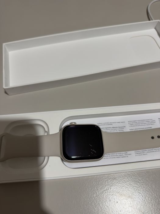 Apple Watch Series 9 45mm Starlight M/L GPS