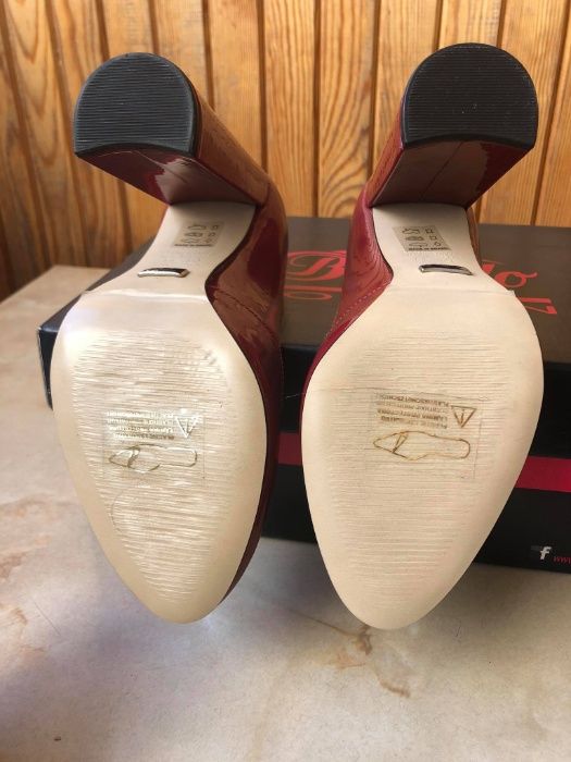 Buffalo - Червени обувки на ток - естествена кожа