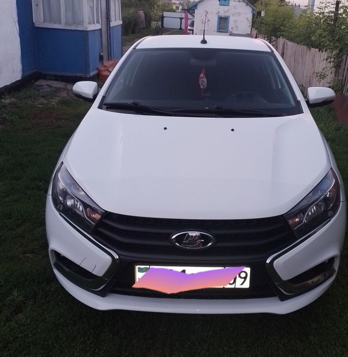 Продаю Весту 2021г.