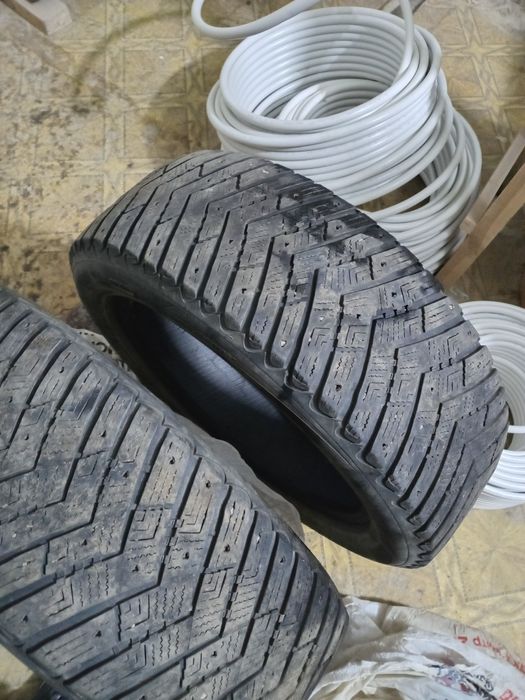 Продам зимние шины R 19.