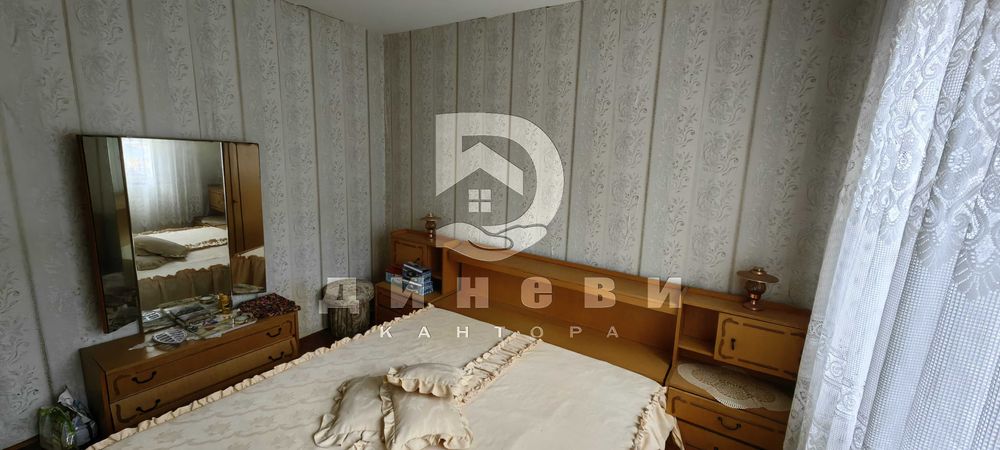 Продава се Тристаен апартамент в Стара Загора, Опълченски - 95 кв.м за 932 €/кв.м - Снимка #8