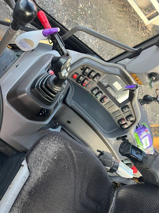 Vând Buldoexcavator volvo bl71 an 2015